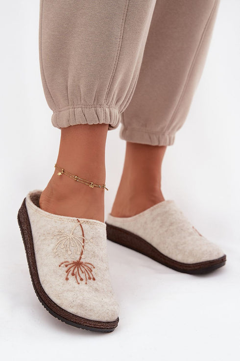 Slippers model 220065 Step in style